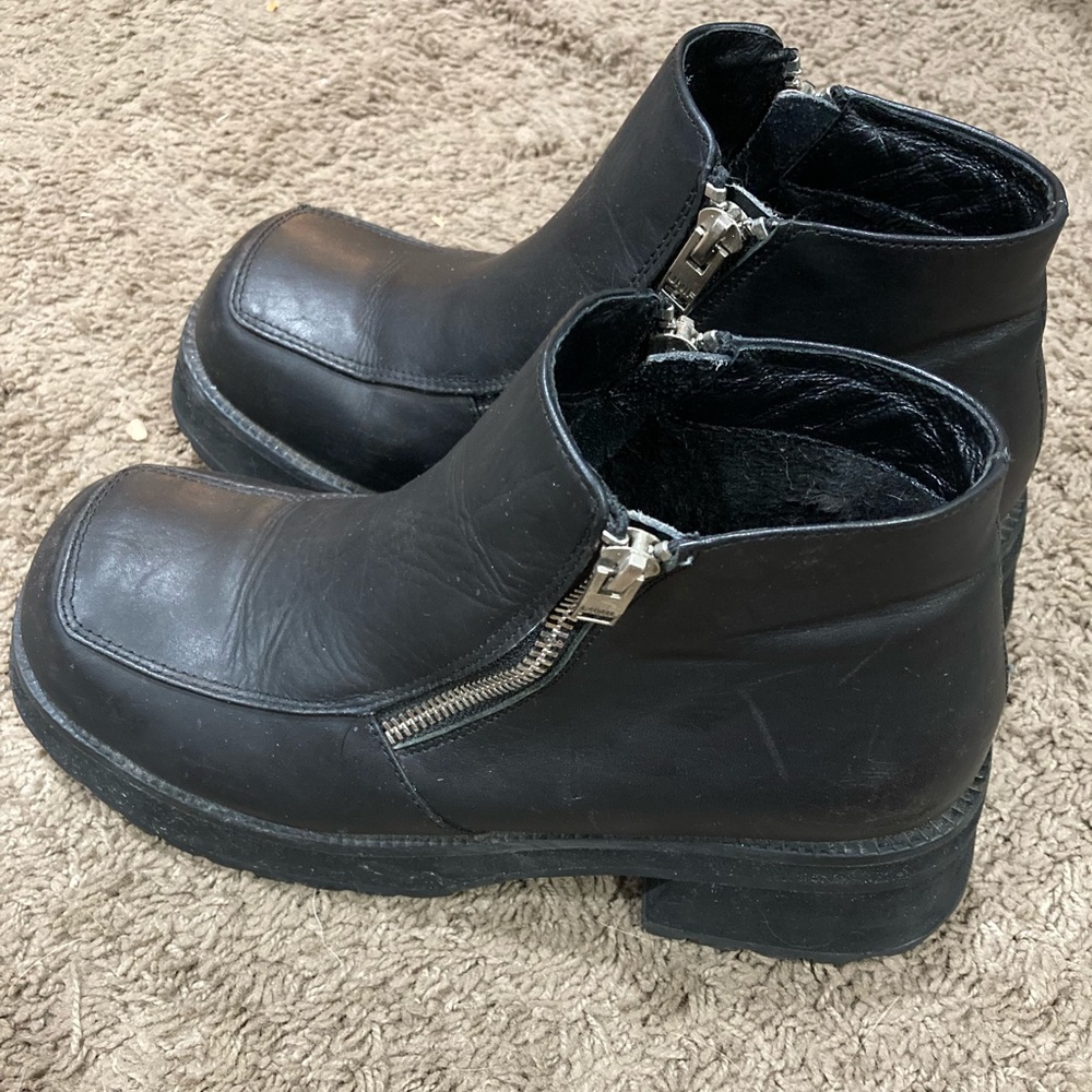 UNIF Low-Cut Zipper Booties